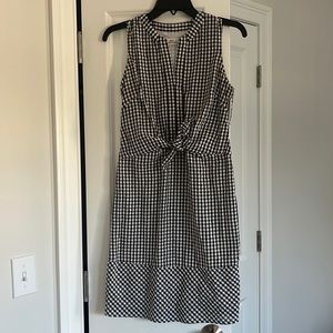 Cute Vineyard Vines tie front dress